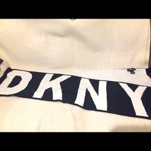 DKNY DOUBLE SIDED SCARF !!